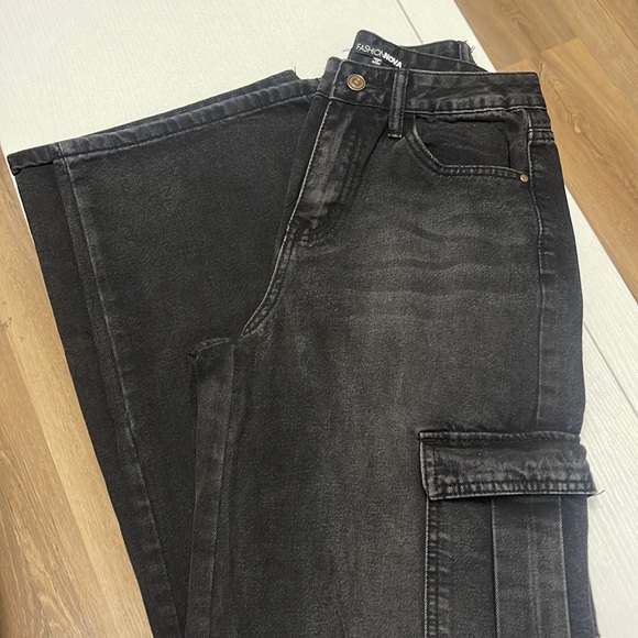 Hot Topic Pants - Black cargo pants